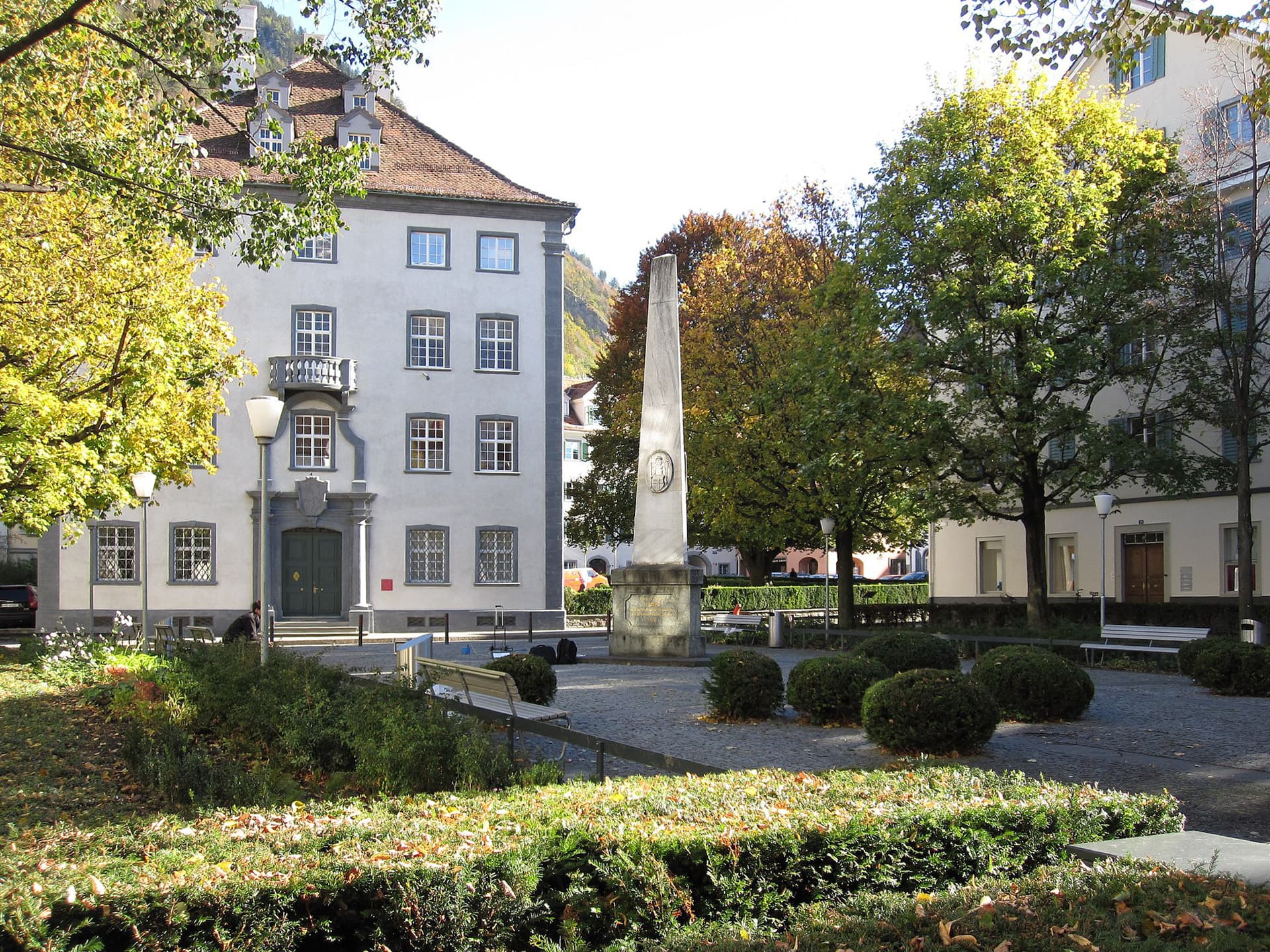 Regierungsplatz mit Gebäude